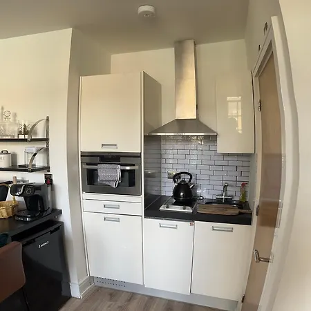 Cosy High Street Apartment 30 Seconds From Station London Exterior photo