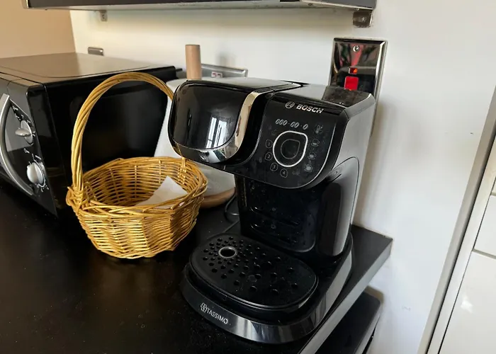 Cosy High Street Apartment 30 Seconds From Station